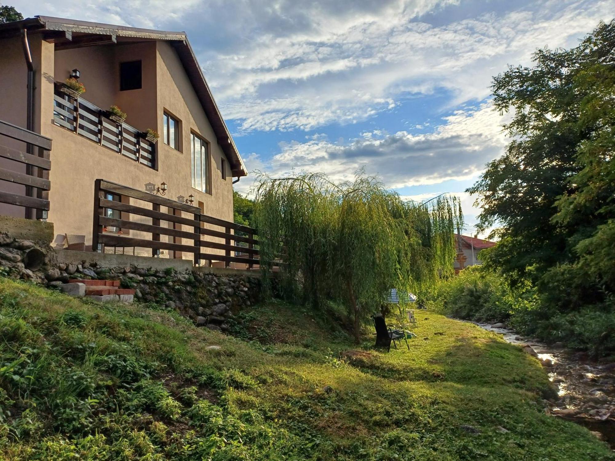 Casa Radu Διαμέρισμα Novaci-Străini Εξωτερικό φωτογραφία